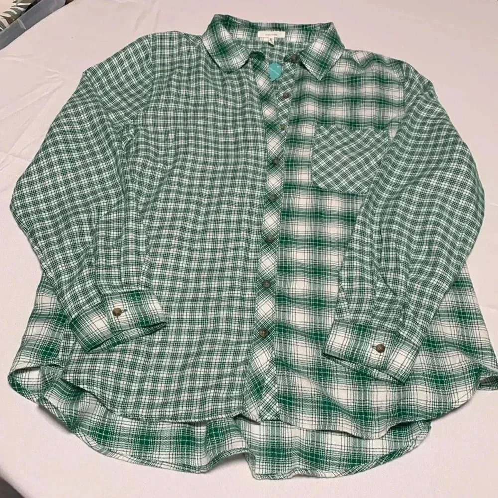 Maurice Women Shirt, size 1X. NWT. Very soft shirt.